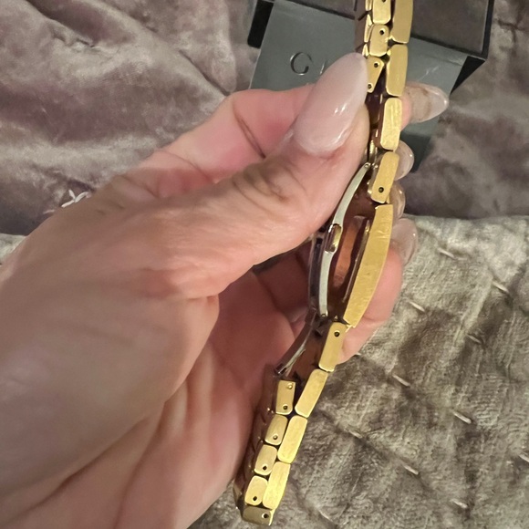 Gold Gucci Watch Vintage Mint Condition Authenticity Card and case - Picture 5 of 17